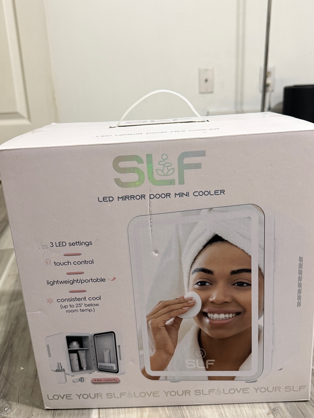 LF LED Mirror Door Mini Cooler — White